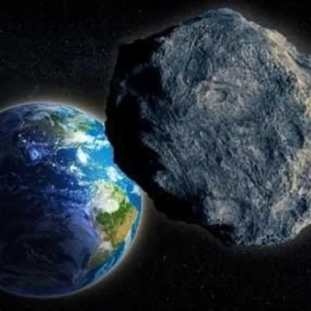 صخرة عملاقة بحجم 3 ملاعب تتجه نحو الأرض