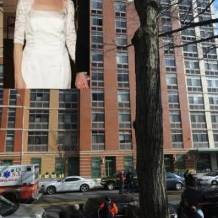 نجاة رضيع بعدما قفزت به والدته من الطابق الثامن