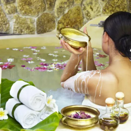 أقنعة كليوباترا لتبييض البشرة