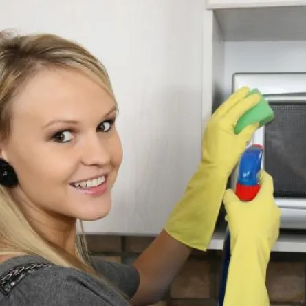 خطوتان لتنظيف الـ "مايكروويف"