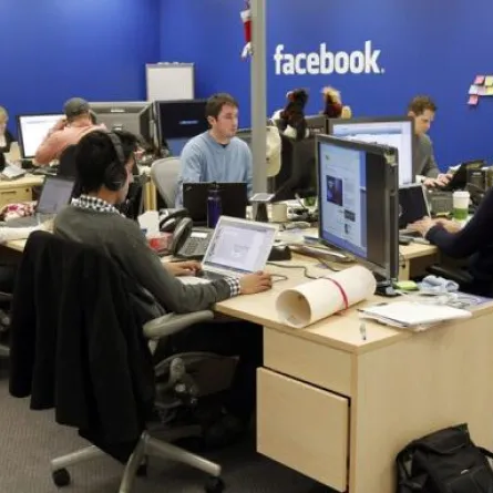 "فيس بوك" تدفع 4000 دولار لكل موظف يُرزق مولوداً