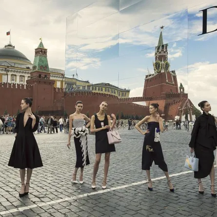 تصاميم Dior تضيء الساحة الحمراء في موسكو