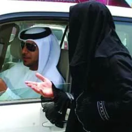 متسولون يدخلون دبي بتأشيرات سياحية