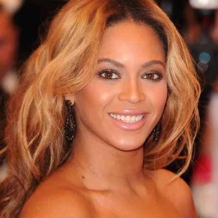 50 مليون دولار لإعلان Beyonce و5 ملايين لـ Jennifer Aniston