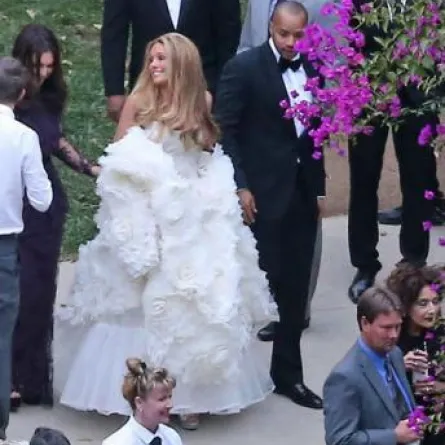 كاسي كوب تدخل القفص الذهبي وجيسيكا سيمبسون الإشبينة