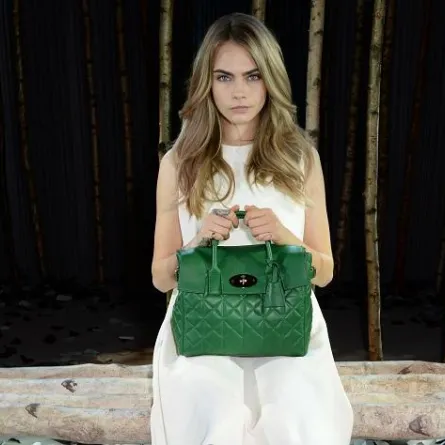 Cara Delevingne تصمم مجموعة حقائب لدار "Mulberry"