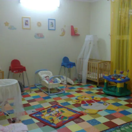 "حقوق الإنسان" السعودية: حاضنات أطفال في مقرات العمل