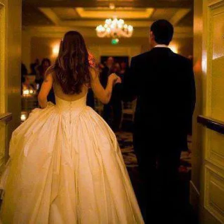 عروس تقاضي مصور زفافها لإضرارها نفسياً ومادياً