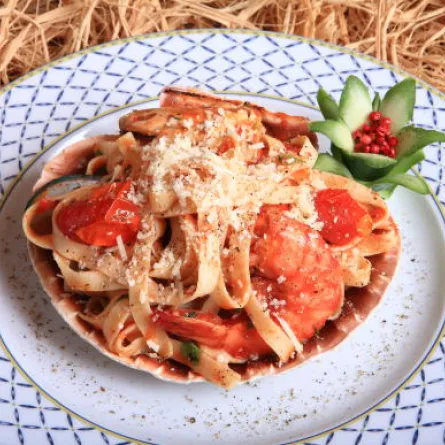 إجمعي الباستا والروبيان وبلح البحر في وصفة واحدة