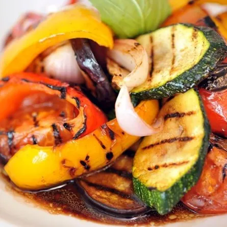 الخضر المشوية طبق مغذٍ...لحميتكِ