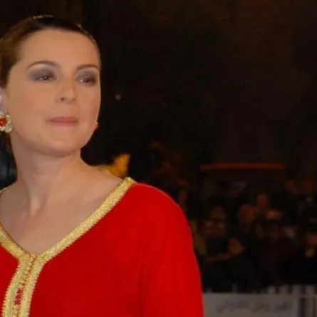 المرأة الأكثر اثارة للجدل تحتفي بالأربعين على الملأ