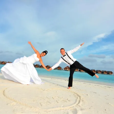 صور حصريّة من شهر عسل سناء موزيان في المالديف