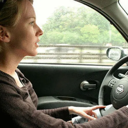 امراة تقود سيارة 300 كم وهي نائمة