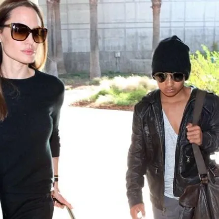 Angelina jolie برفقة Brad Pitt الصغير