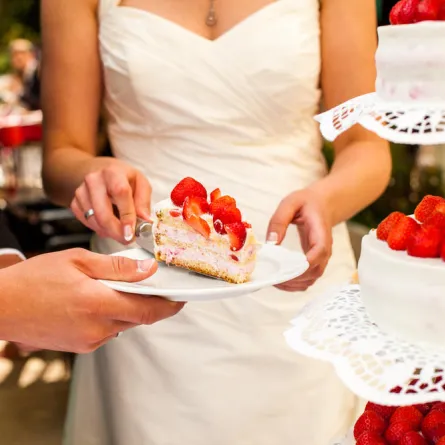 6 نصائح اتبعيها عند شراء كيكة الزفاف