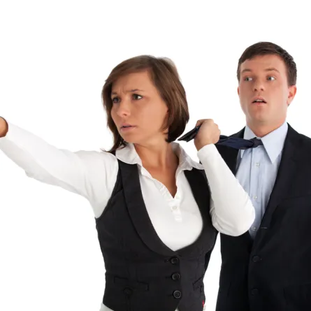 المرأة تقود الرجل كما تشاء!