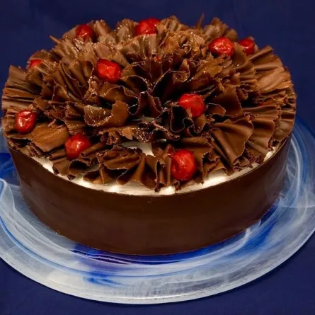 كعكة الغابة السوداء لاعياد الميلاد