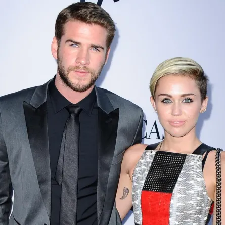 خطيب Miley Cyrus  يهينها مع فتاة شقراء