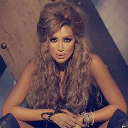 مايا دياب: صلّوا لشفاء والدتي