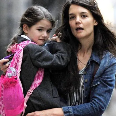 كايتي هولمز تشتري هدايا لابنتها بـ 50 ألف دولار