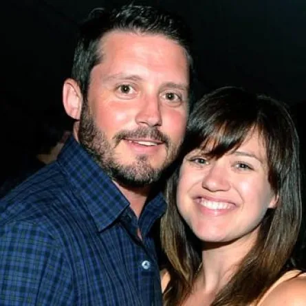 كيلي كلاركسون.. مخطوبة