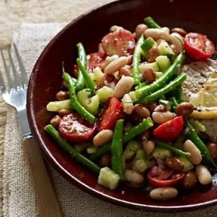 سلطة اللوبياء المشكّلة مع الخردل