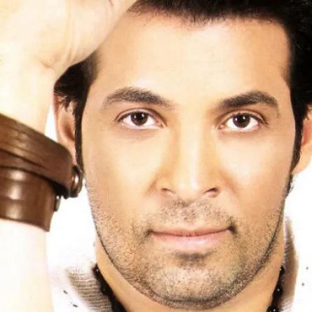 بلطجية يطعنون سعد الصغير ويسرقون سيارته