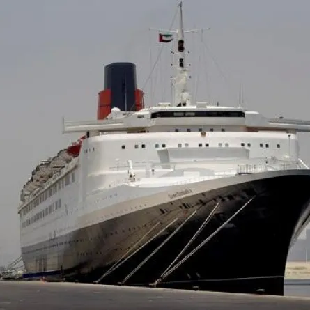 الملكة  إليزابيث الثانية في دبي