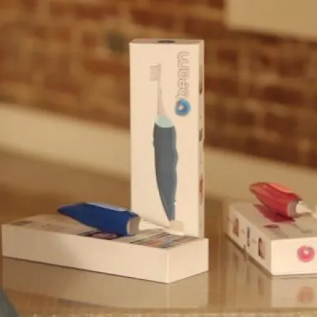 فرشاة أسنان على إتصال مباشر مع الطبيب