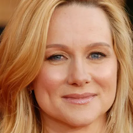 Laura Linney تنجب ولداً في عمر الـ49