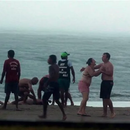 أرادت إنقاذ ابنها من الغرق فقتلتها صاعقة