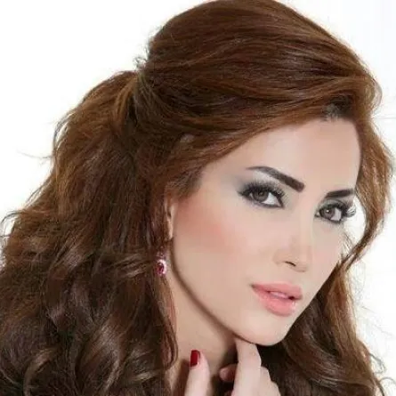 بالصّور.. نسرين طافش تُحيّر جمهورها بين "الشّورت" والنِّقاب!