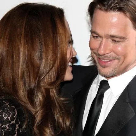 براد بيت يُحرِج أنجلينا جولي بسبب رائحة فمها