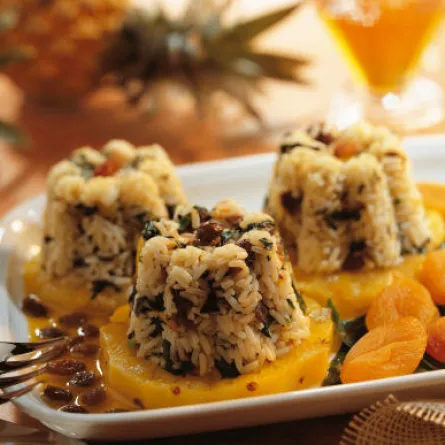 الأرز بالزعفران مع المشمش والاناناس