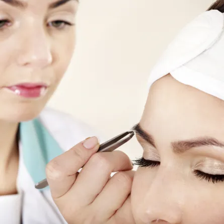 الحواجب والسكسوكة.. خطأ بسيط يضيّع مستقبلك!