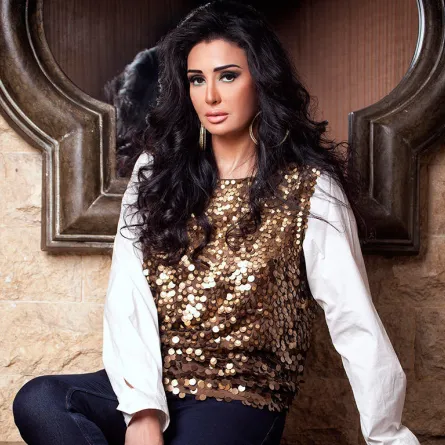 12 إطلالة لغادة بطلة "حكاية حياة"