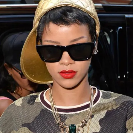 Rihanna تتخطى حبها لـ Brown بفنان آخر