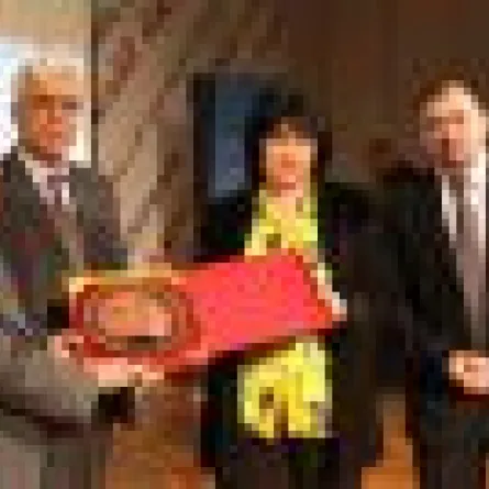 الفلسطينية «ديمة جمعة السمان» تفتح بوابة حول القدس