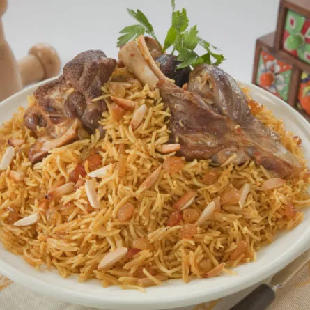 كبسة اللحم بالموزات من مطبخ منال العالم