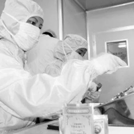 المرأة السعودية في مصانع الأدوية