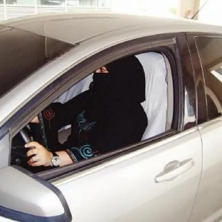 "مبادرة قيادة المرأة للسيارة" أمام مجلس الشورى