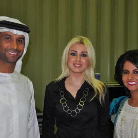 فايز السعيد وشمة حمدان يغنيان لـ"أم الإمارات"