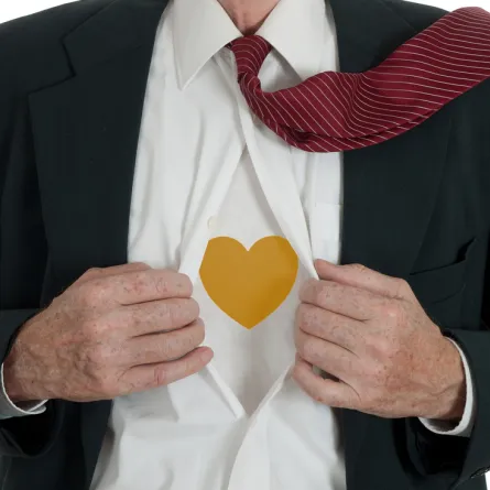 رجل يرتدي 70 قطعة ملابس لتجنب الوزن في المطار