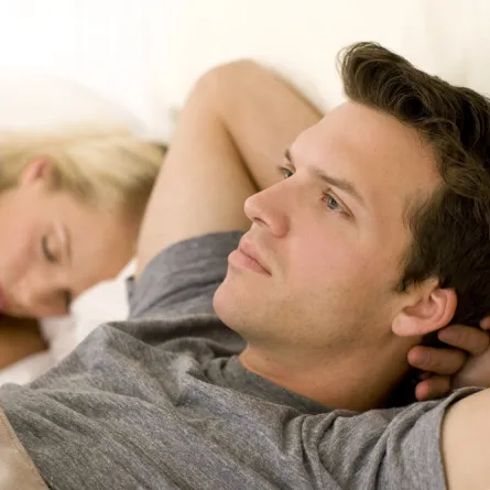 أسباب قلق الرجل حول أدائه الحميمي