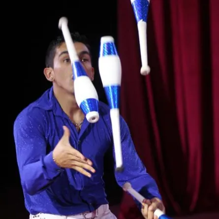 سيرك وألعاب نارية في شارعي الرقة والسيف