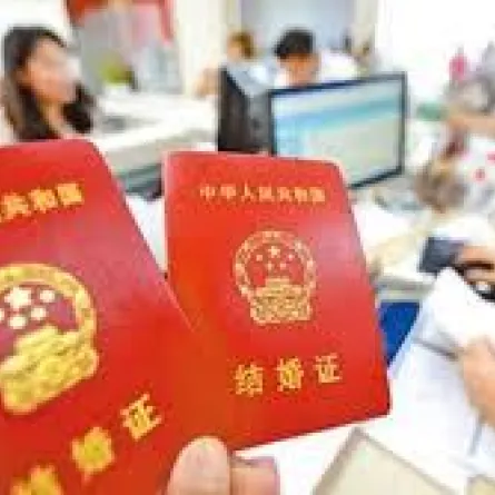 صينيَّة تتزوج والدها لتحصل على الضمان الصحي!