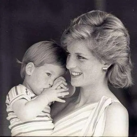 أمهات شهيرات.. أمثلة تُحتذى في العطاء