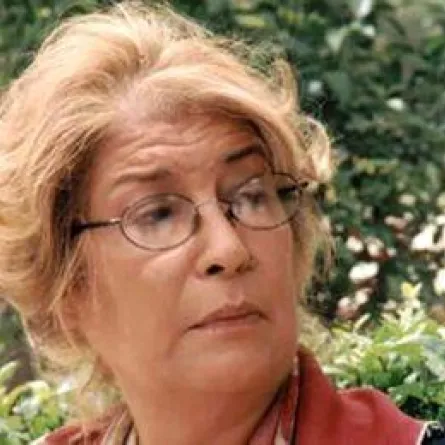 منى واصف تستعد لـ "منبر الموتى" في سوريا