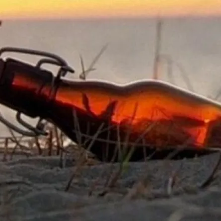 رسالة في زجاجة تصل بعد 28 عاماً