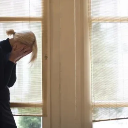 شعرت بالوحدة فاتصلت بالطوارئ